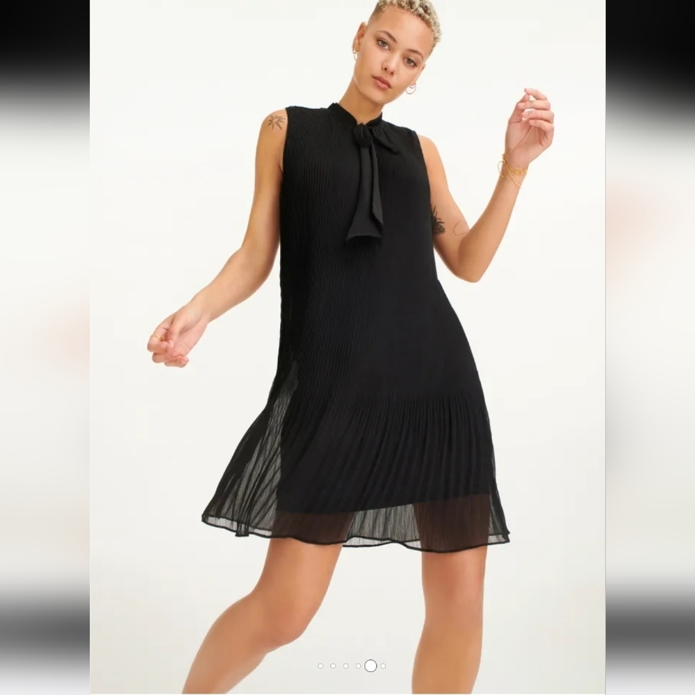 COPY - DKNY Sleeveless Pleated black Shift Dress size 8